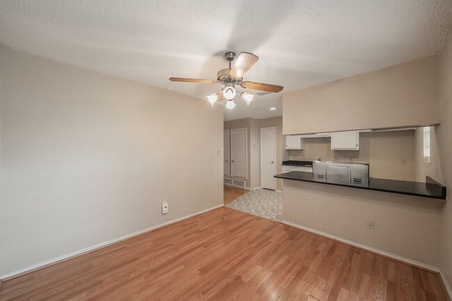 Photo - Excellent 3 bedroom in Legacy West