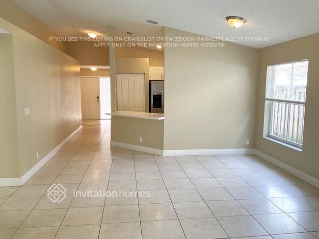Photo - 6249 Island Way