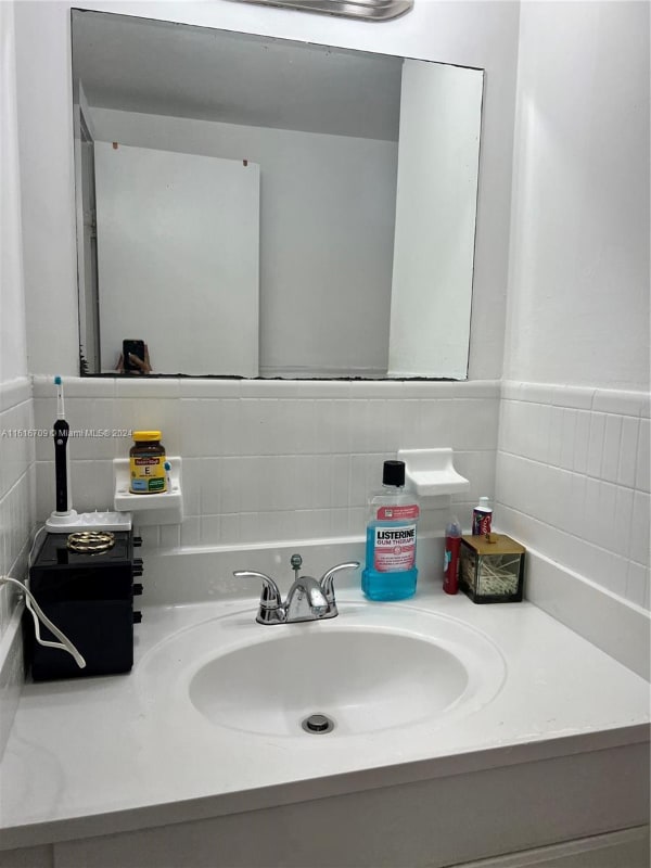 Photo - 1100 NE 1st Ct