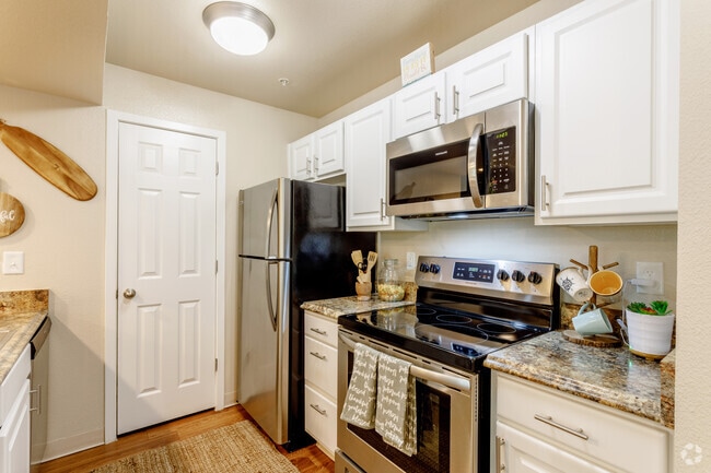 2BR, 2BA - 1,058SF