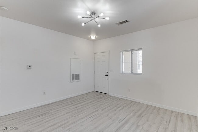 Building Photo - 1301 Red Gable Ln Unit 204