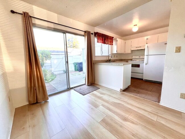 Photo - 38612 Royal Ann Cmn