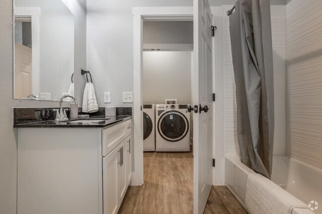 2BR, 2BA - 964 SF