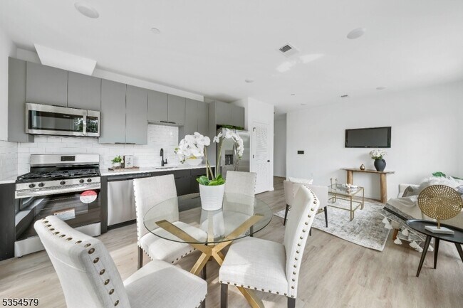 Photo - 15 S 13th St Unit 305