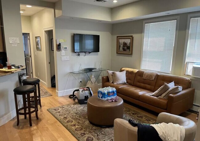Photo - 75 Easton St Unidad 1 Rental