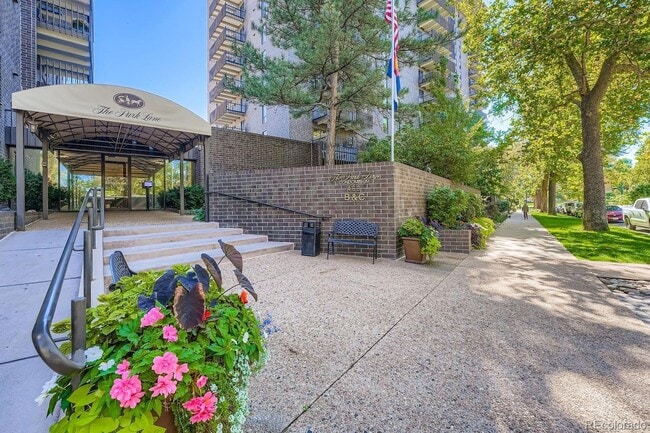 Welcome home! - 460 S Marion Pky Unit #305C