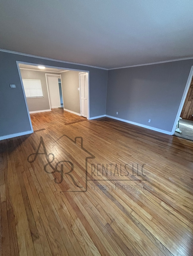 Photo - 467 Fieldcrest Dr