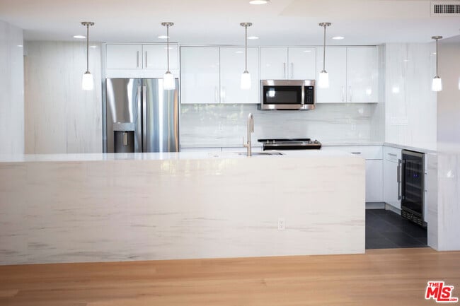 Photo - 2170 Century Pk E Unit 406