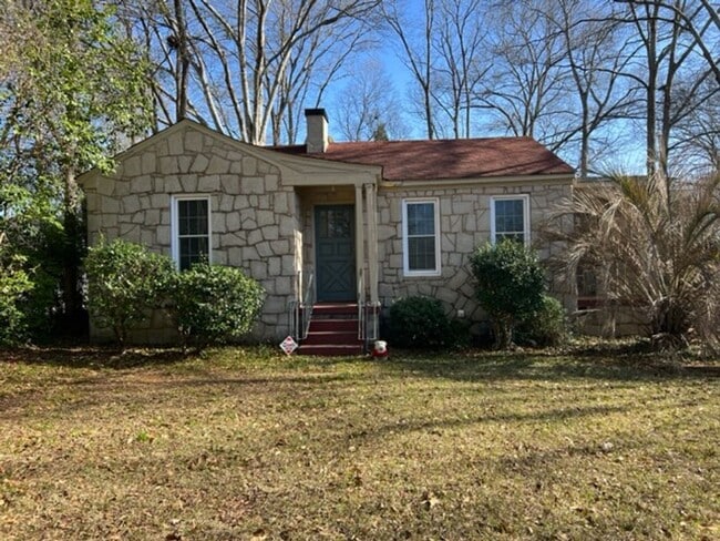Building Photo - Charming 2 bed 1 bath house in Five-Points!