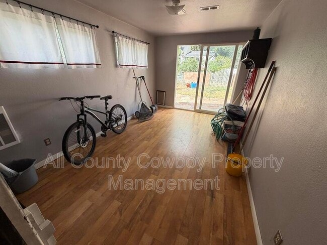 Photo - 1407 Ord St