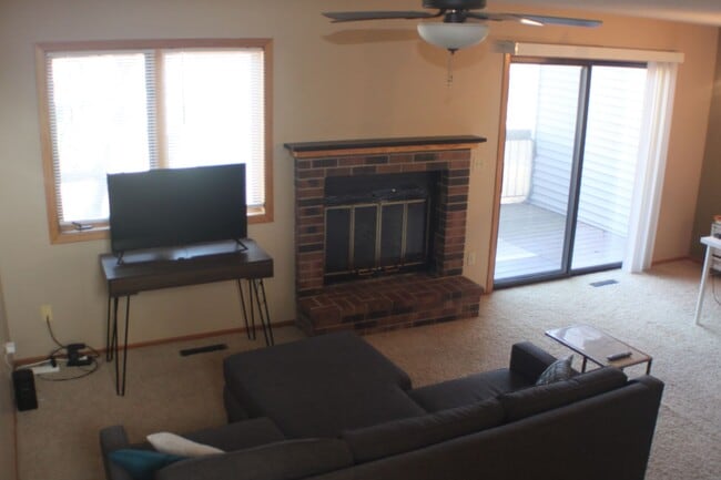 Photo - 28 Elton Ridge Ct NW