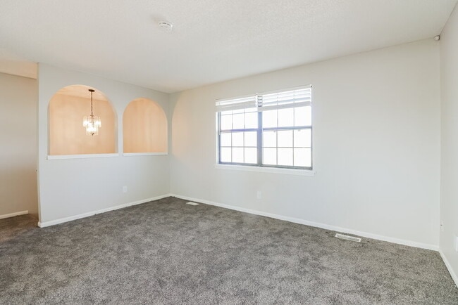 Photo - 101 E Pacific Dr