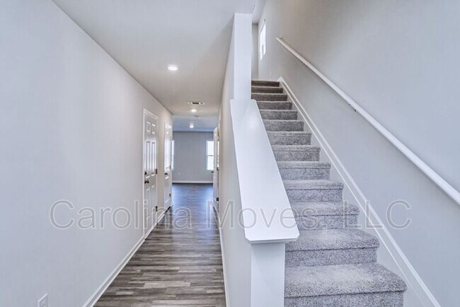 Photo - 635 Farmstead Trail