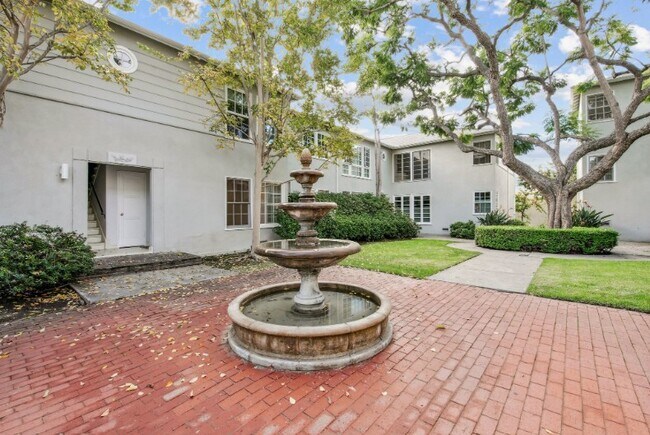 Building Photo - 1032 19th St Unit 2