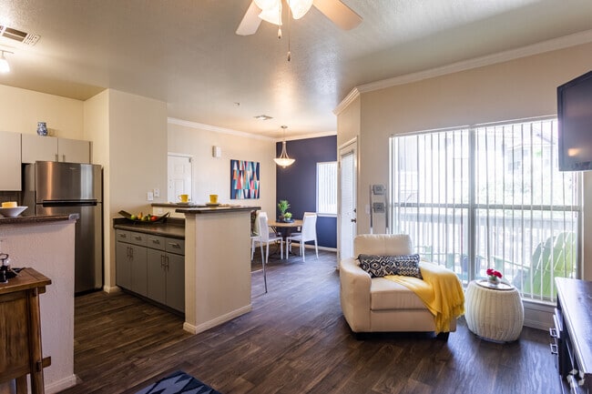 1BR, 1BA - 826 SF
