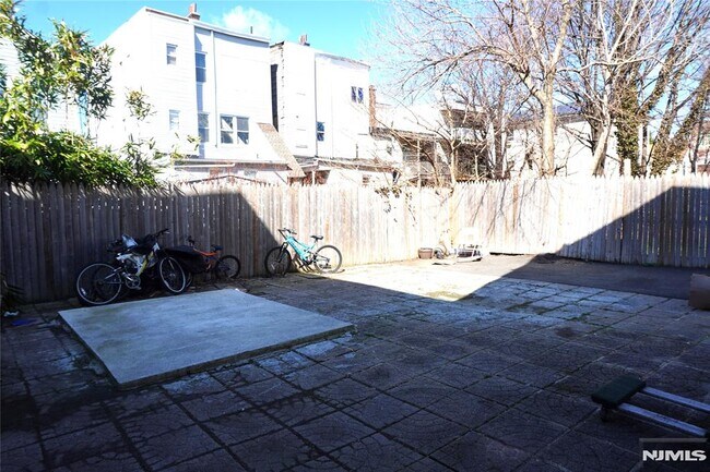 Photo - 399 S 6th St