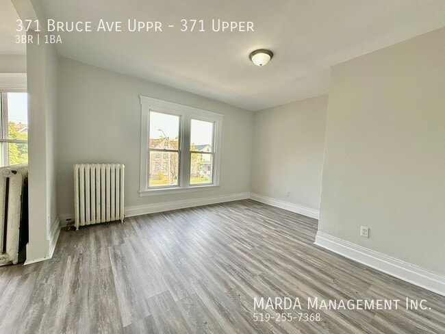 Photo - SPACIOUS AND NEWLY UPDATED 3BEDROOM/1BATH ... Unit 371 Upper