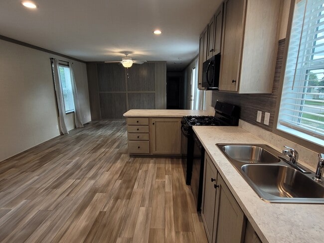 Photo - 855 W Jefferson St