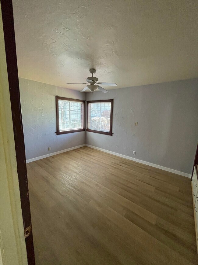 Photo - 405 S West St