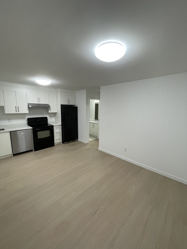 1737 176 St