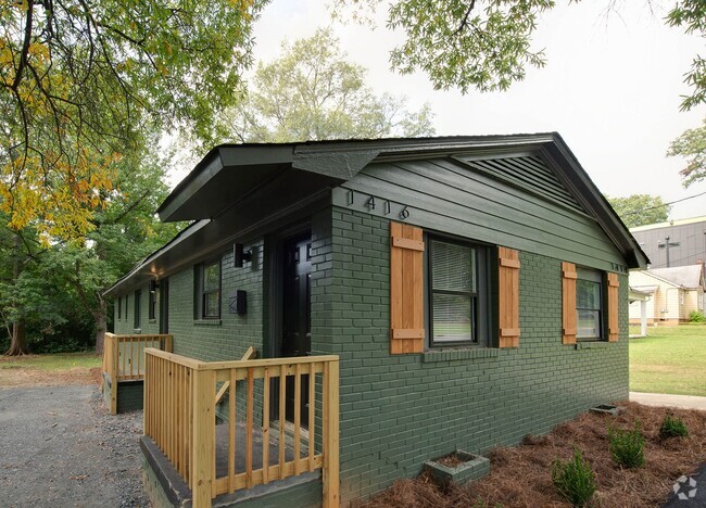 Building Photo - Adorable Two Bedroom Duplex in NODA! Rental