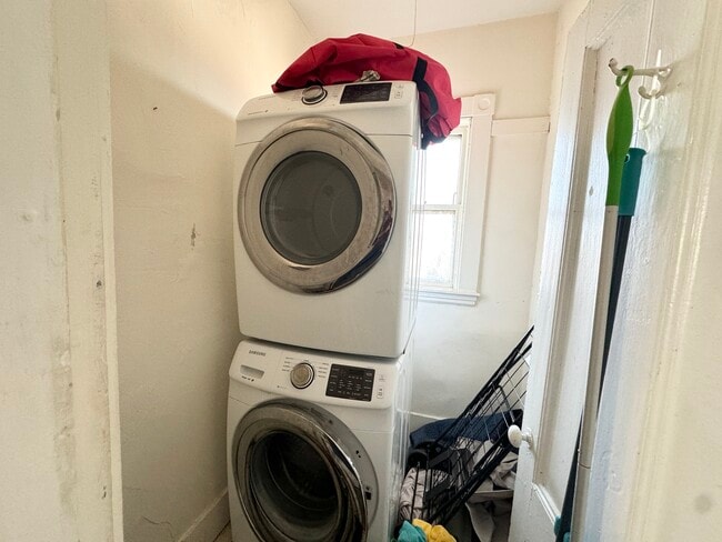 Building Photo - 10 Wave Ave Unit 3 Rental