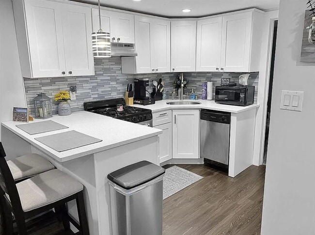 Kitchen - 1925 Ryder St Unit L1