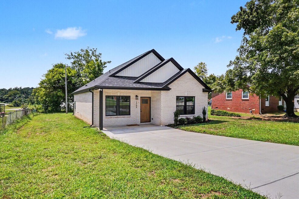1709 College Plaza Blvd