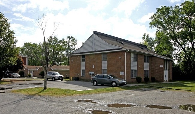 Two Bedroom Apartment off Rodman - Two Bedroom Apartment off Rodman Unit Apt C