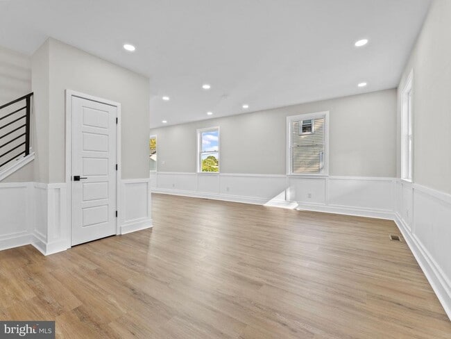 Photo - 116 2nd St