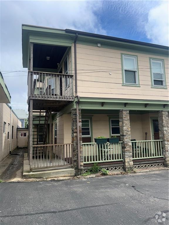 Building Photo - 575 Main St Unit 2B Rental