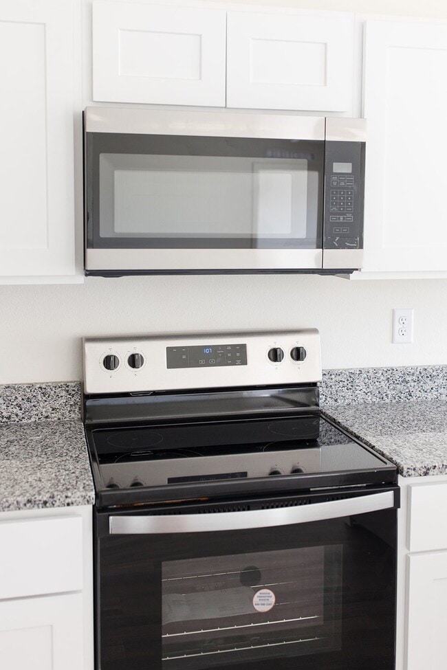 Photo - 721 Hillview Loop