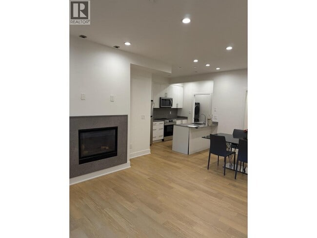 Photo - 1838 Mathers Crescent