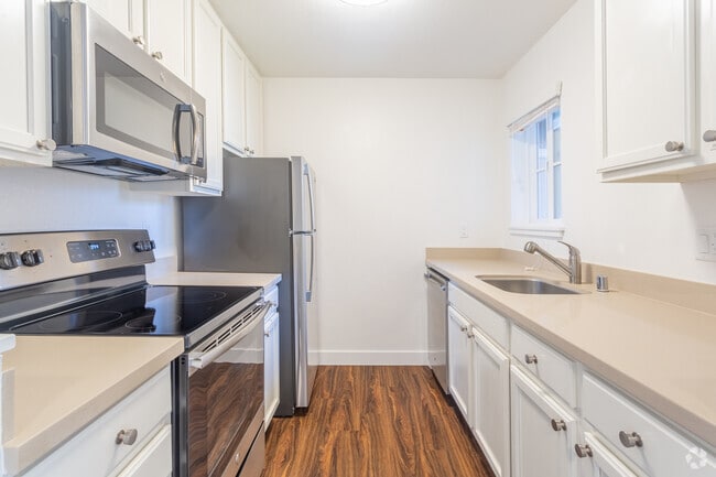 Photo - The Grove Garden Apartments