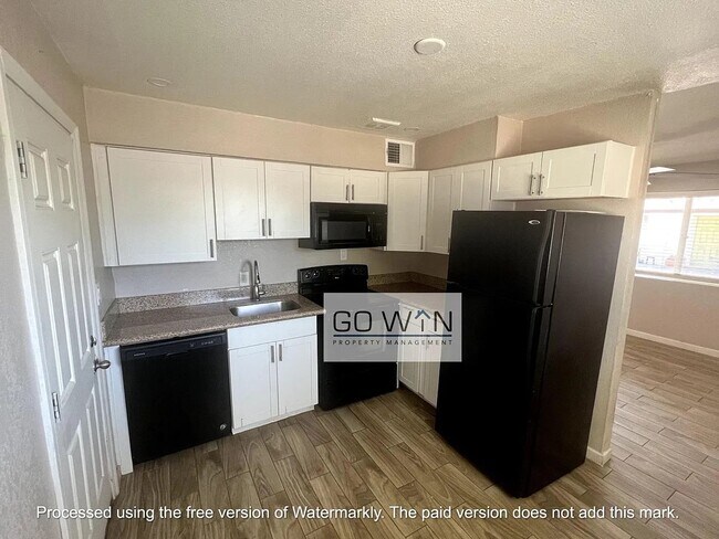 Building Photo - 1021 N 28th St Unit 1