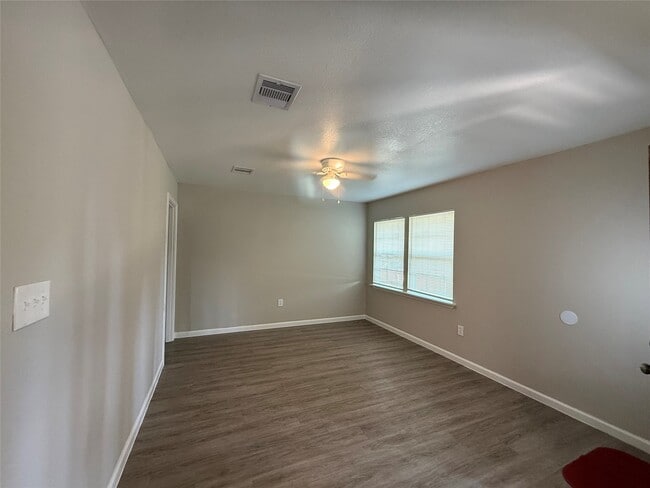 Photo - 1415 Regal St