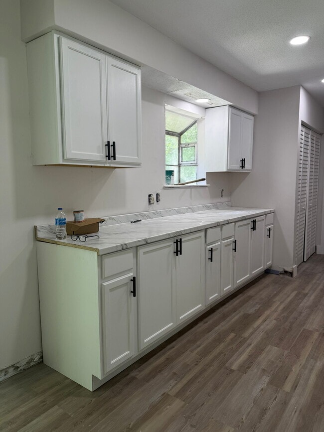 Building Photo - 11 Sunny Pl Unit Lorrie Rental