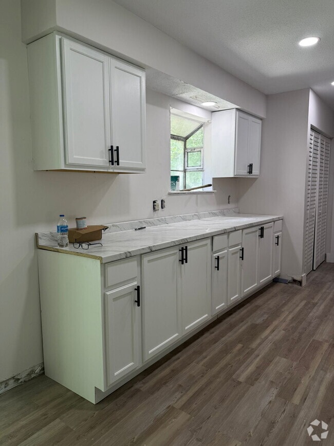 Building Photo - 11 Sunny Pl Unit Lorrie Rental