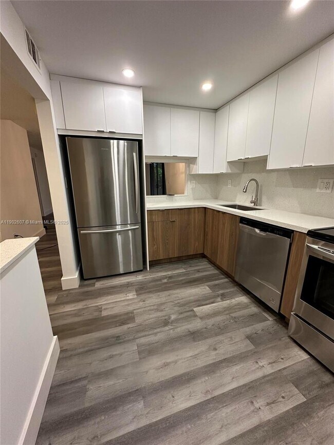 Photo - 450 Commodore Dr Unit 310