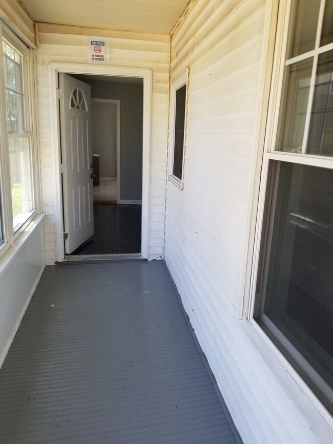 Deck Entrance - 19 Circular Ave Unit 19