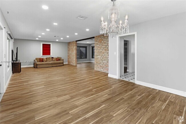 Building Photo - 1338 Jackson St Rental