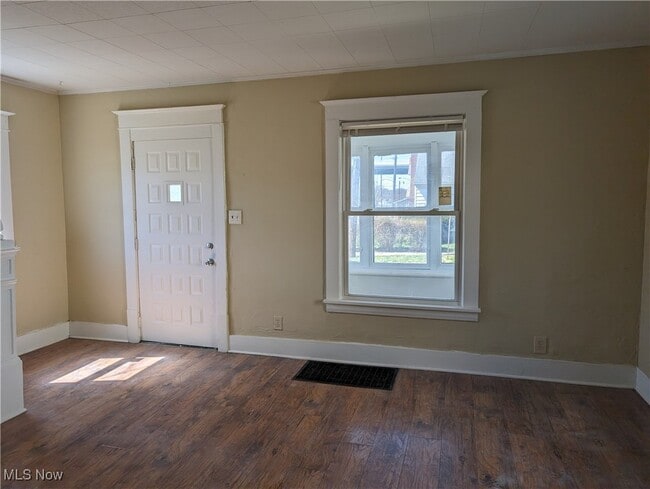 Photo - 2357 19th St SW