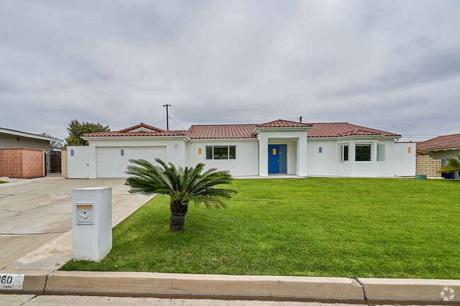 Building Photo - 5060 Somerset St Rental