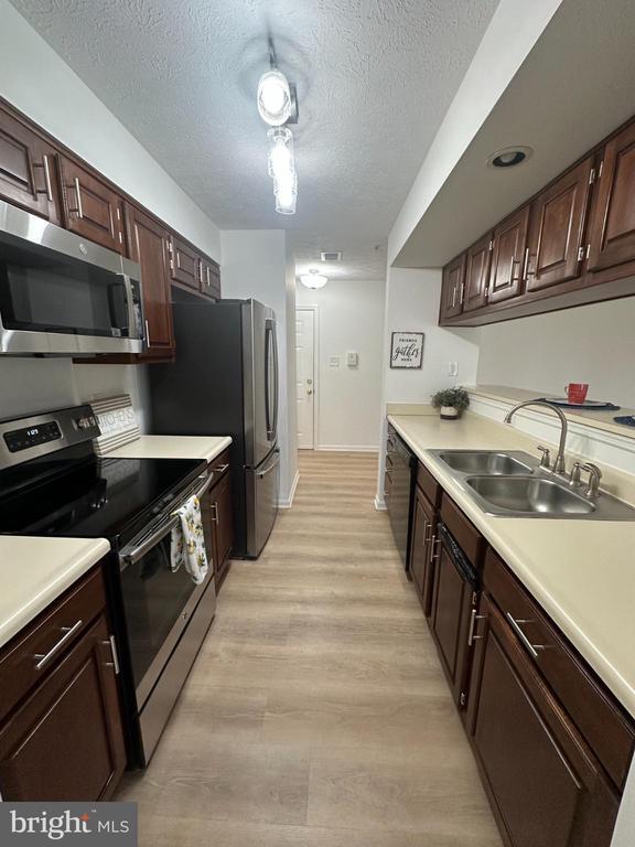 Photo - 1002 Jessicas Ct Unit F