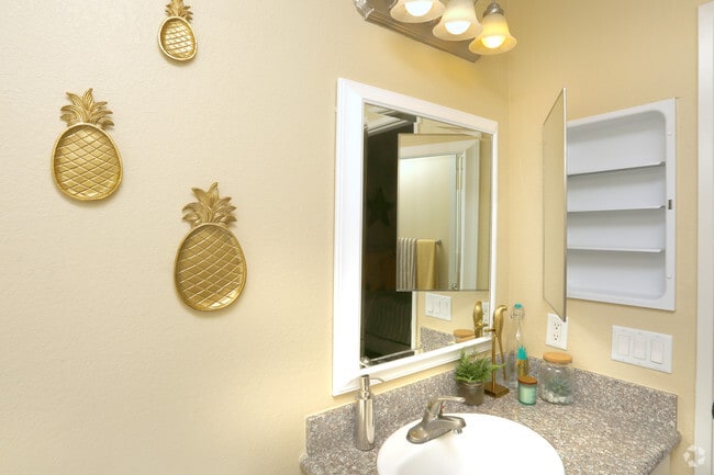 2 BR, 2 BA