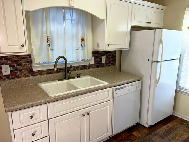 Photo - 111 Bennington Ln