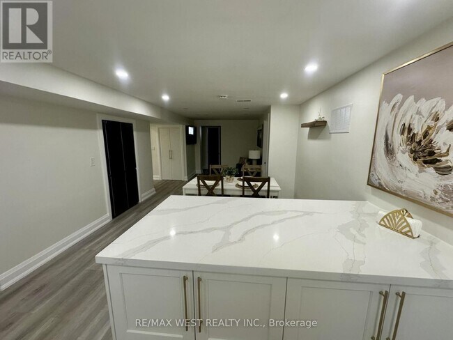 Photo - 544 Rustic Rd