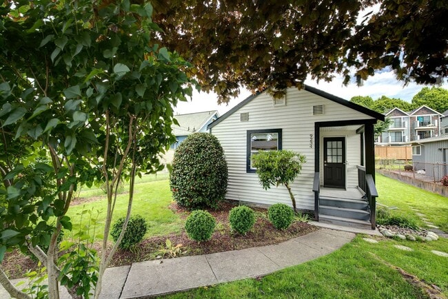 Building Photo - 9234 36th Ave SW