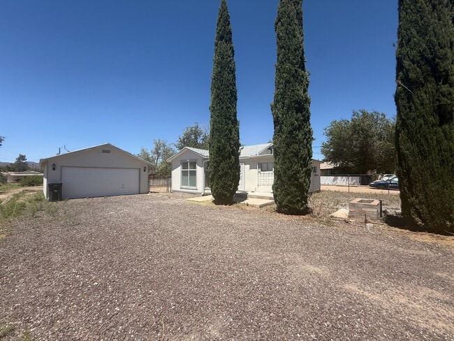 Building Photo - 2 Bedroom 2 Bathroom Home