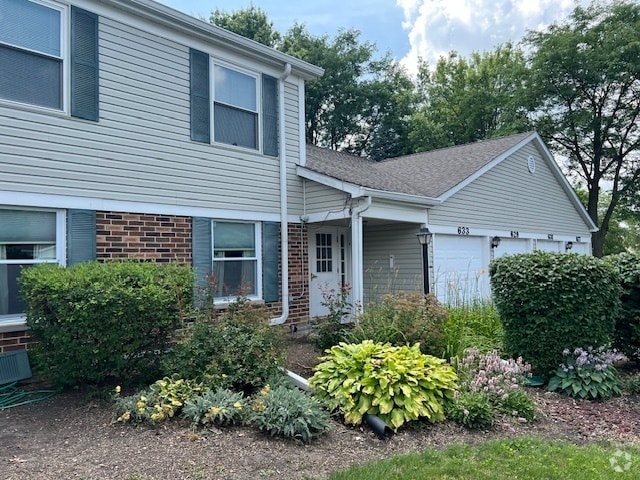 Building Photo - 629 N Deer Run Dr Unit 629 Rental